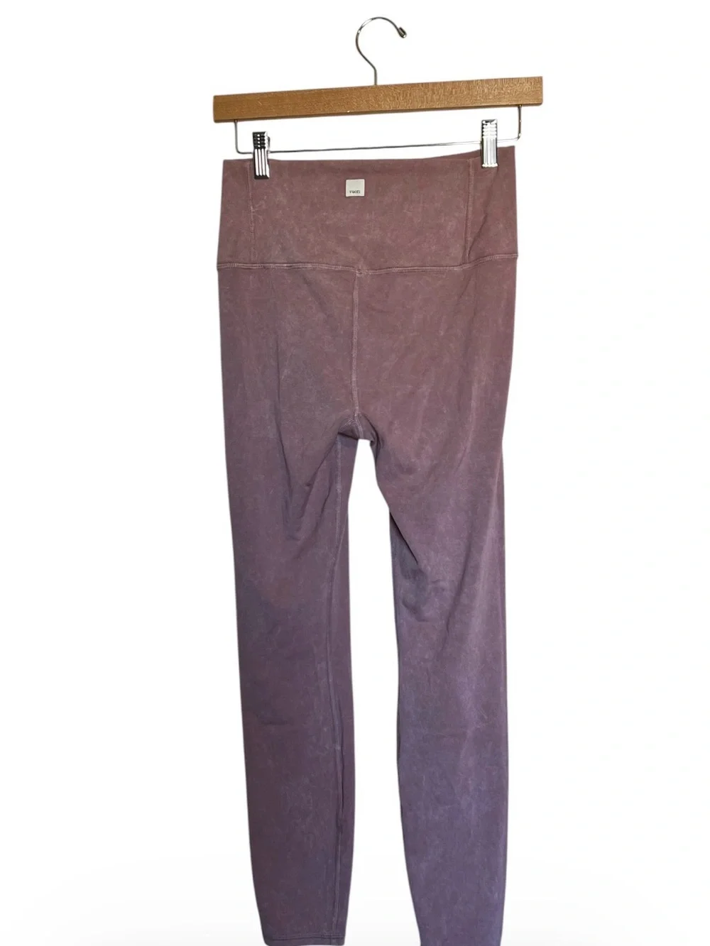 Vuori washed studio leggings 12.5” waist lying flat